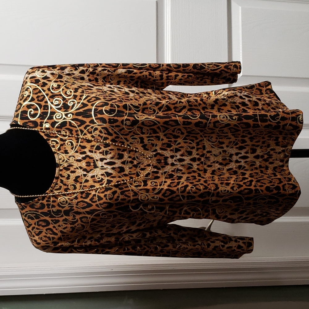 Animal print blouse w/free Necklace PM/M